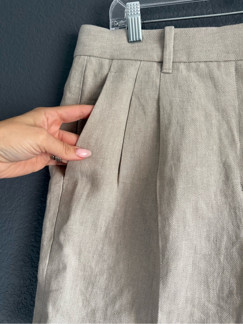 ARITZIA • The effortless shorts linen mid thigh relaxed fit - NWT size 10 - Picture 8 of 13